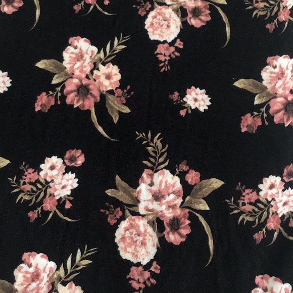 Scarf floral soft material stretchy & Versatile 🥀 nice pattern good shap - Picture 5 of 5